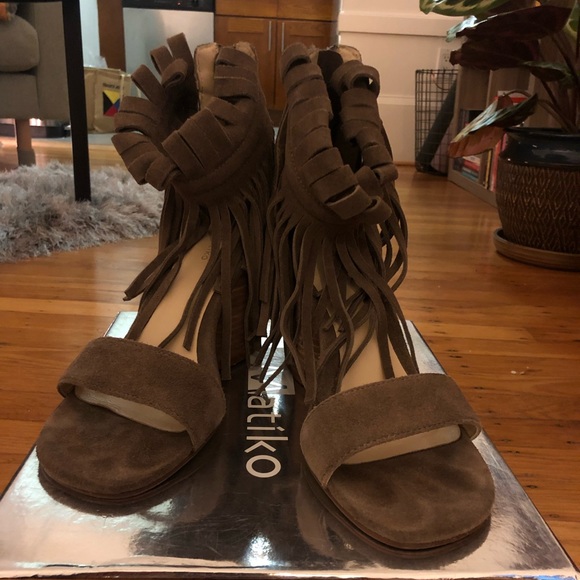 Fringe Heels - Picture 2 of 8